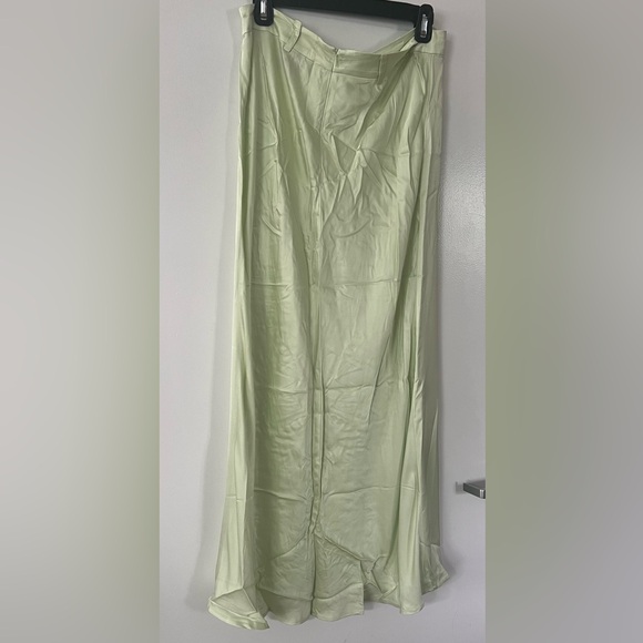 REVOLVE ~ Supreme Skirt
Birgitte Herskind - Picture 4 of 4